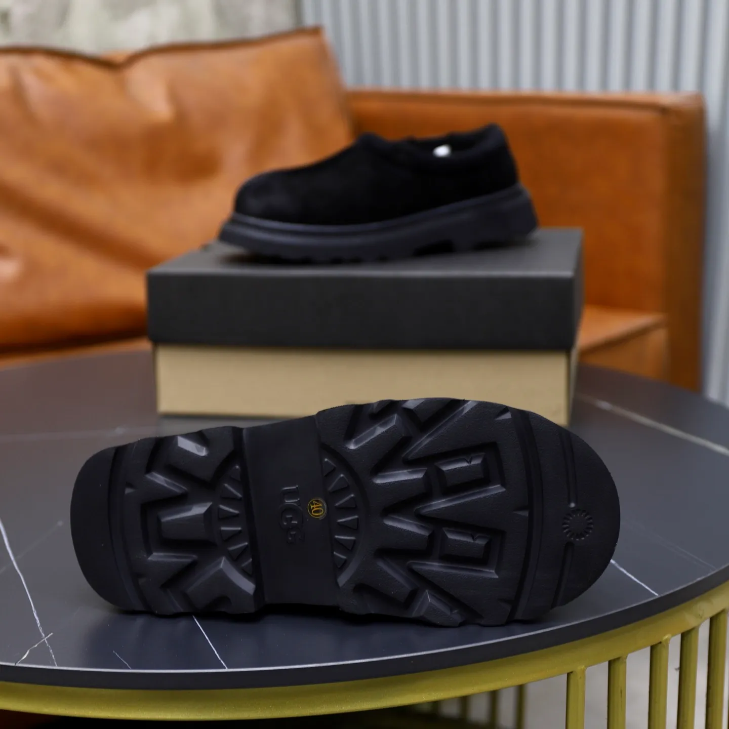 Ex-factory price: 580💰Thick wool imported from Australia Brand: UGG genuine purchasing agent Size: 39-45 Grade: Official website 1:1 Material: First layer of genuine leather waterproof and antifreeze upper Real wool lining Original non-slip soft wear-resistant outsole Style category: Men's casual shoes Trendy style Comfortable on the feet Color: Official website color synchronization